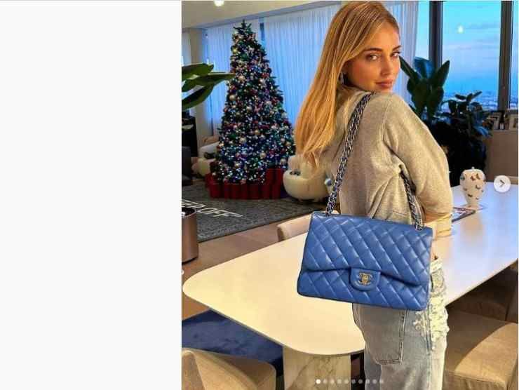 Chiara Ferragni con la borsa Chanel (Instagram) 16.11.2022 stylife